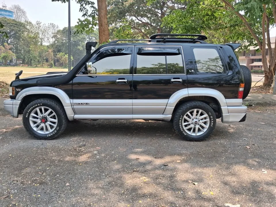 1997 Isuzu Trooper II 3