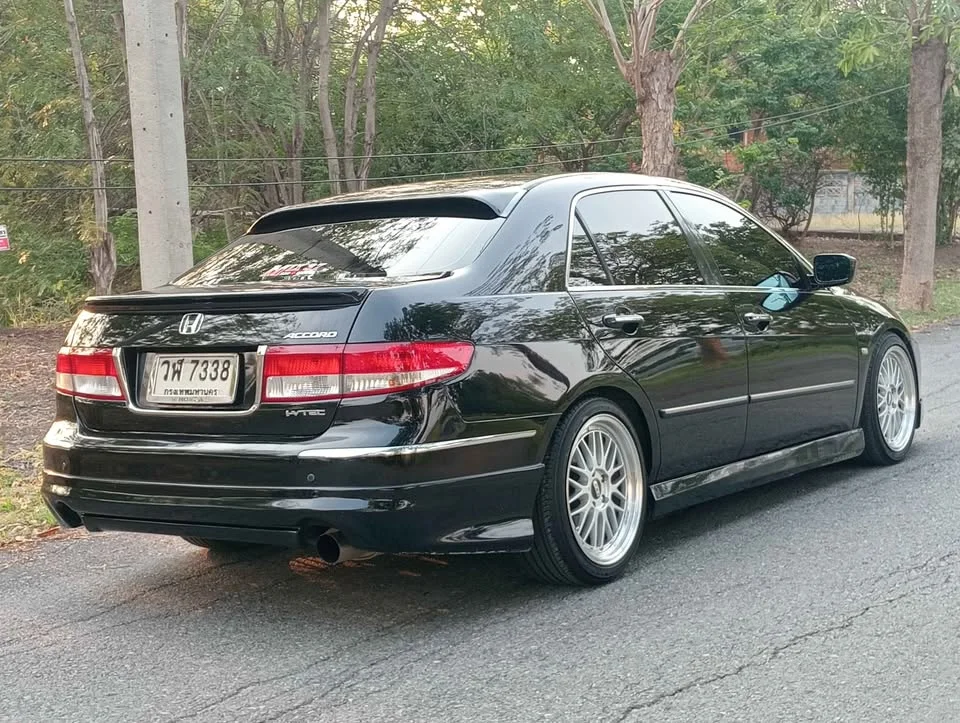 2003 Honda Accord VII 3