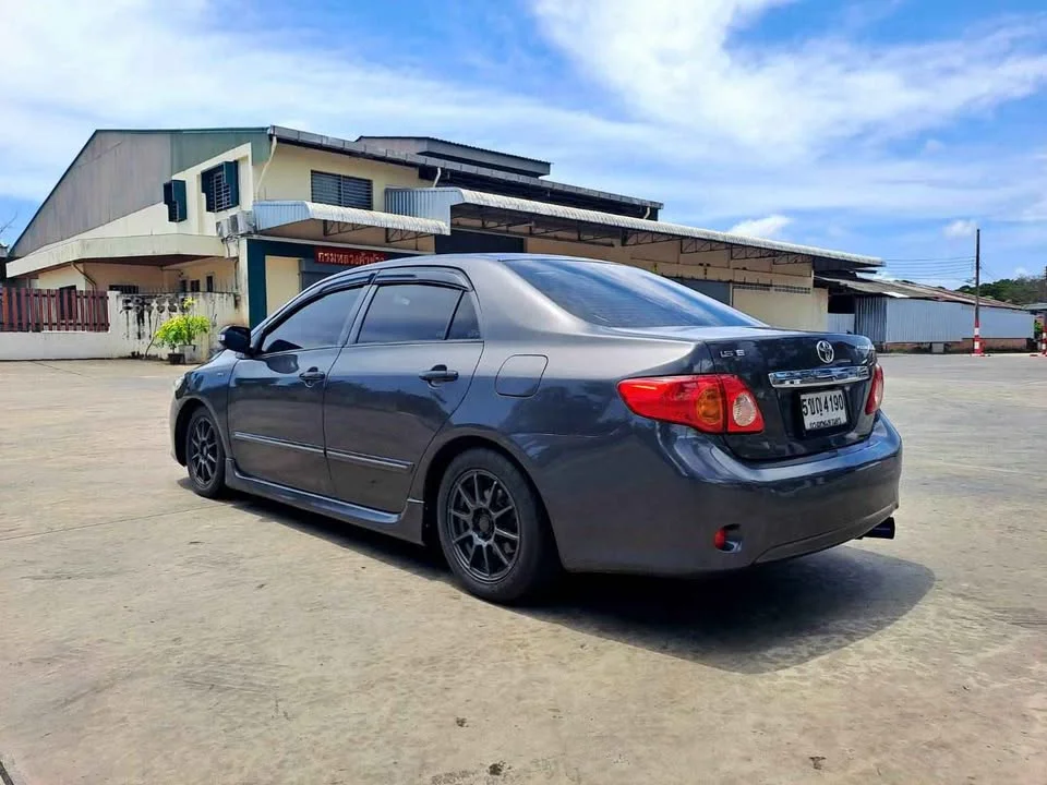 2010 Toyota Corolla Altis X (E140) 3