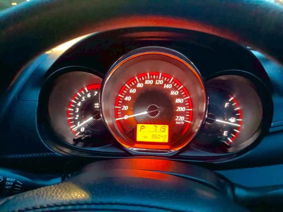 2015 Toyota Yaris III 2