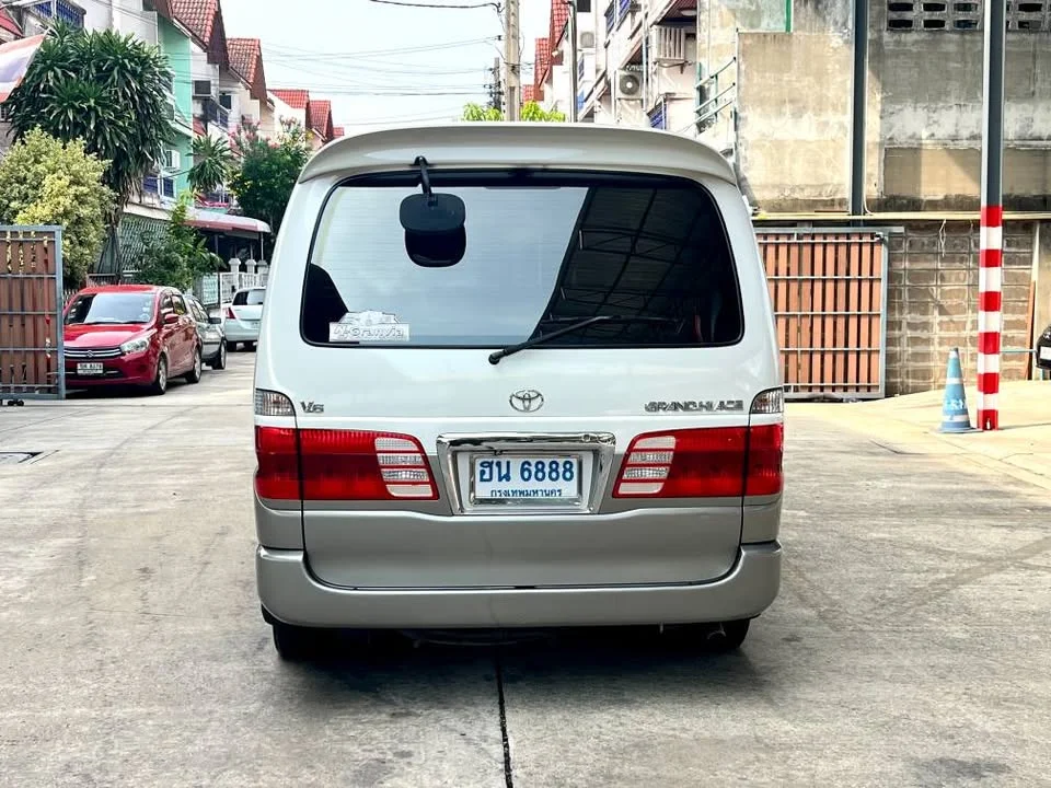 2000 Toyota Granvia H100 3