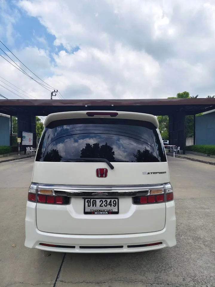 2007 Honda Stepwgn III 2