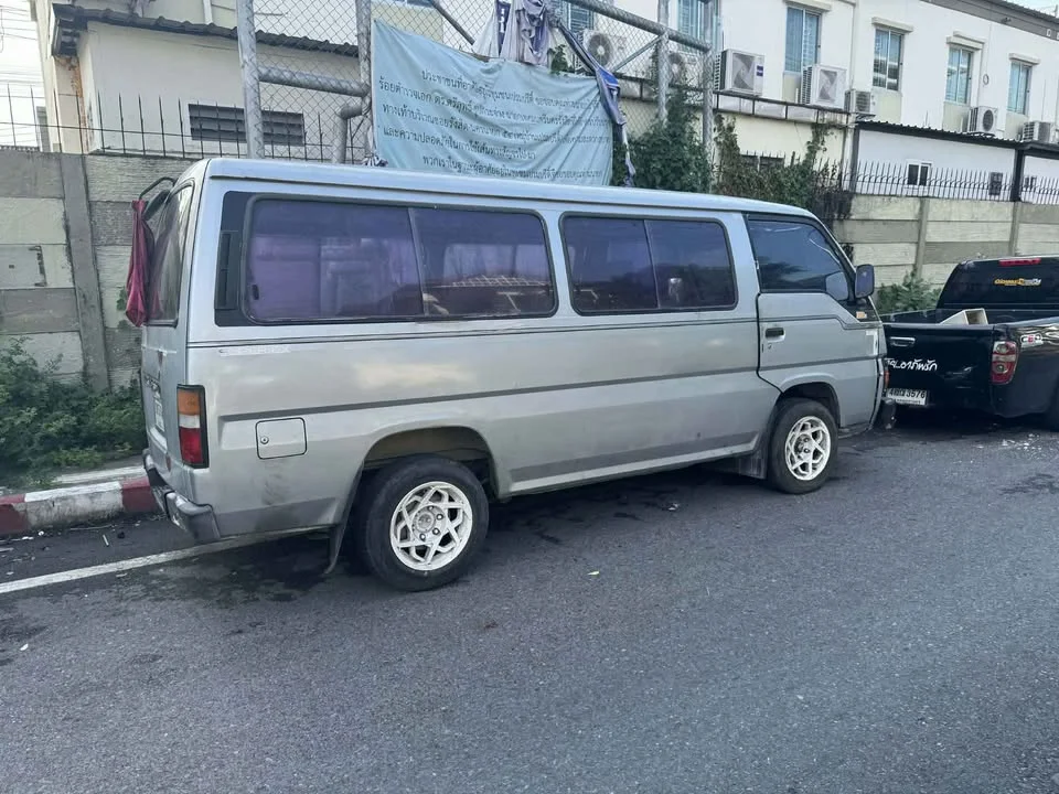 1993 Nissan Urvan IV (E24) 3