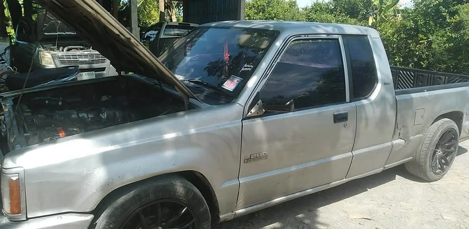 1994 Mitsubishi Triton II 2