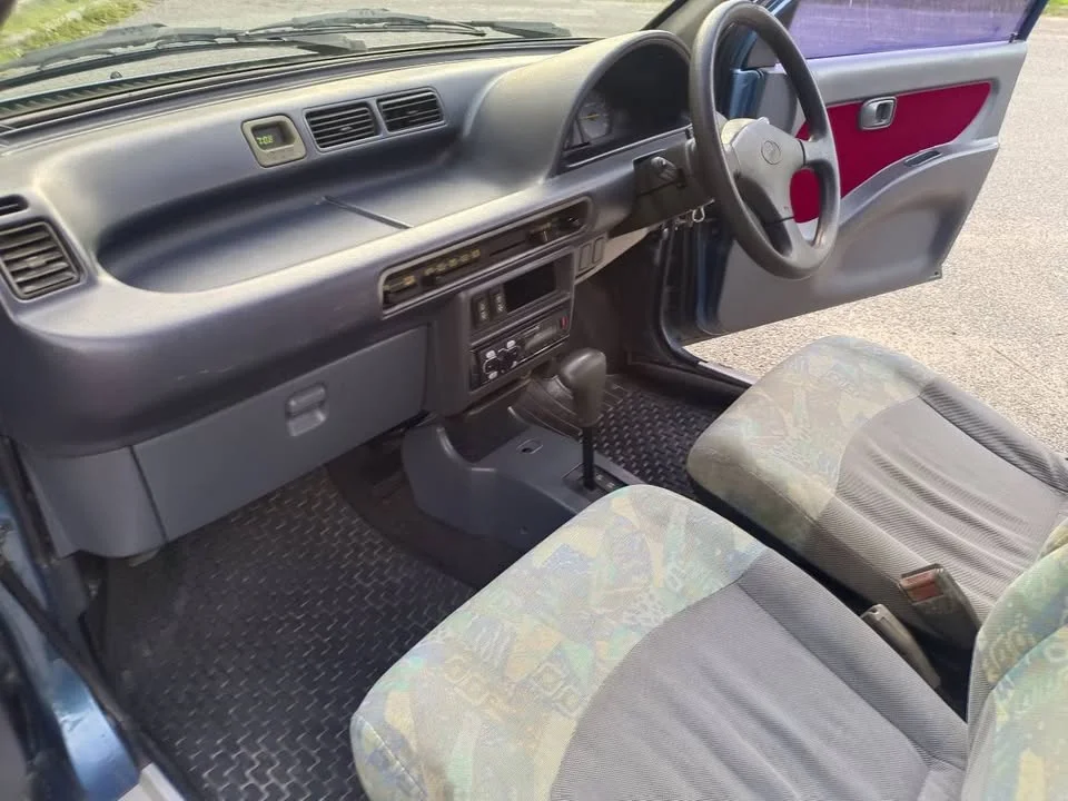 2002 Daihatsu Mira L200 2