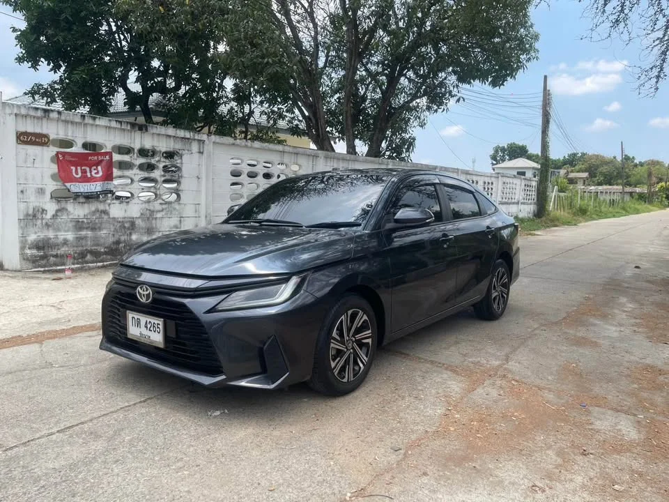 2023 Toyota Yaris ATIV IV 3