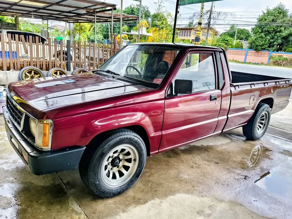 2000 Mitsubishi Triton II 3