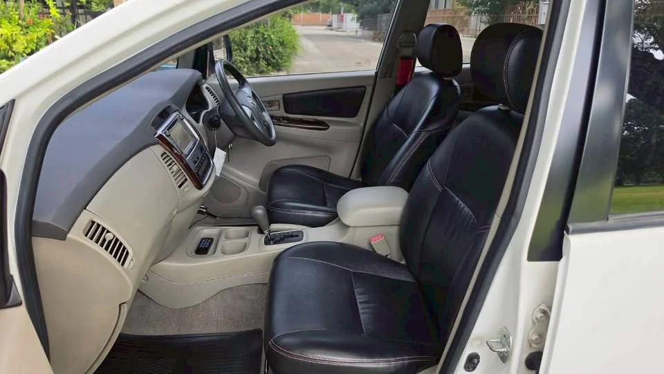 2012 Toyota Innova I 2