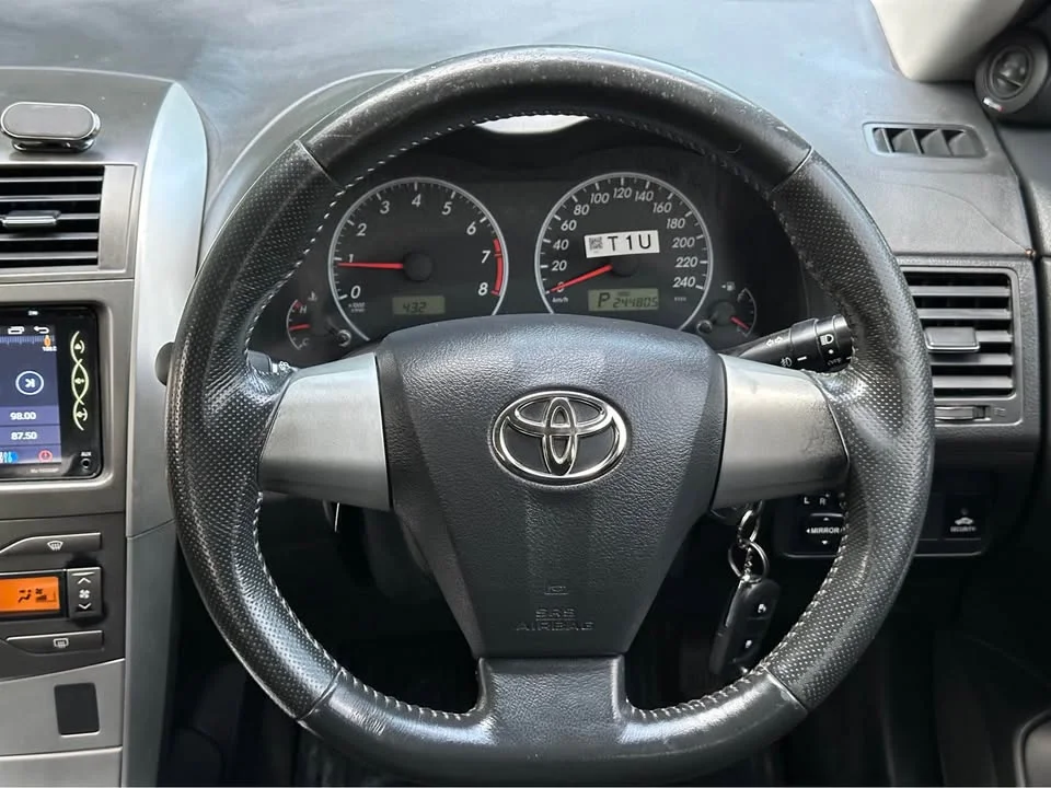 2011 Toyota Corolla Altis X (E140) 2