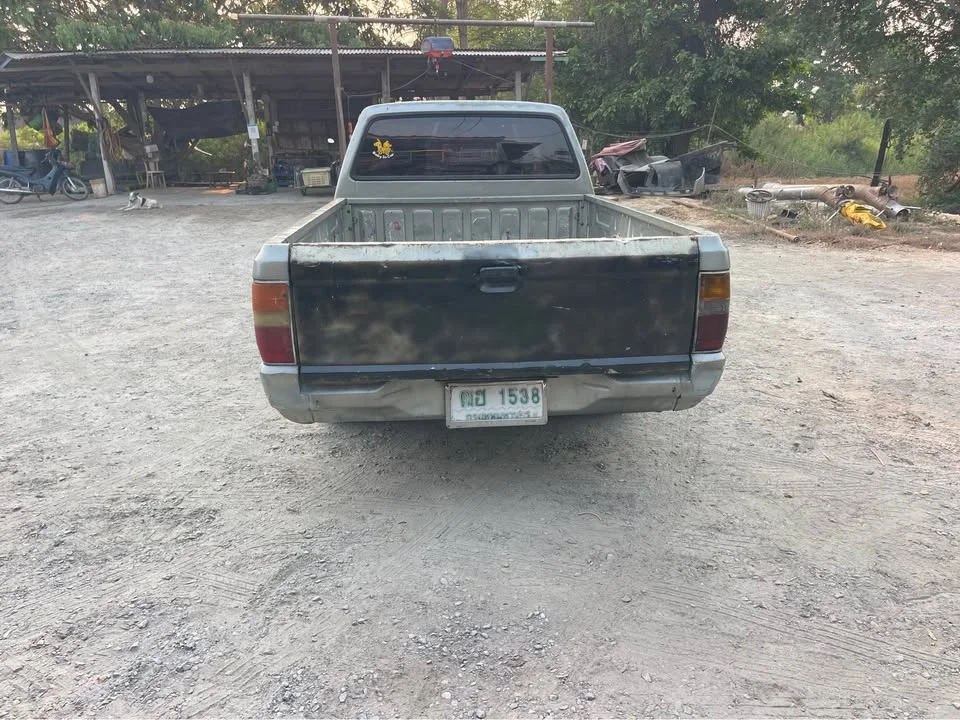 1984 Mitsubishi Triton II 2