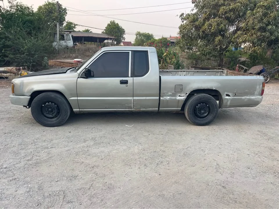 1984 Mitsubishi Triton II 3