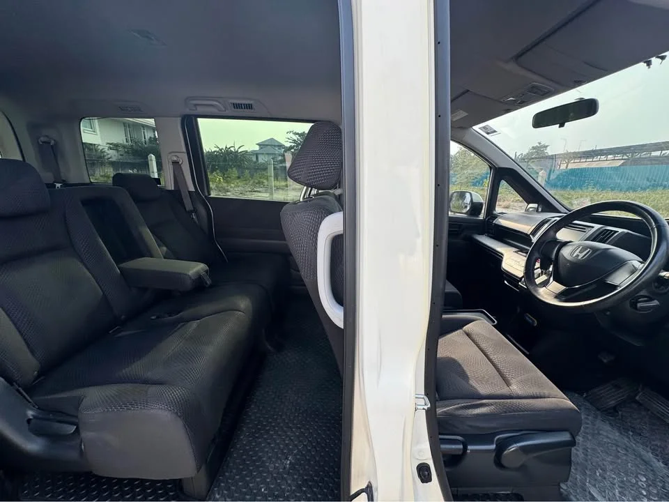 2013 Honda Stepwgn IV 2