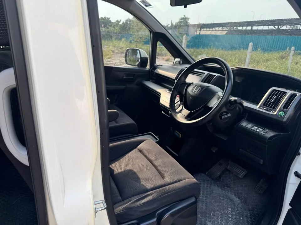 2013 Honda Stepwgn IV 3