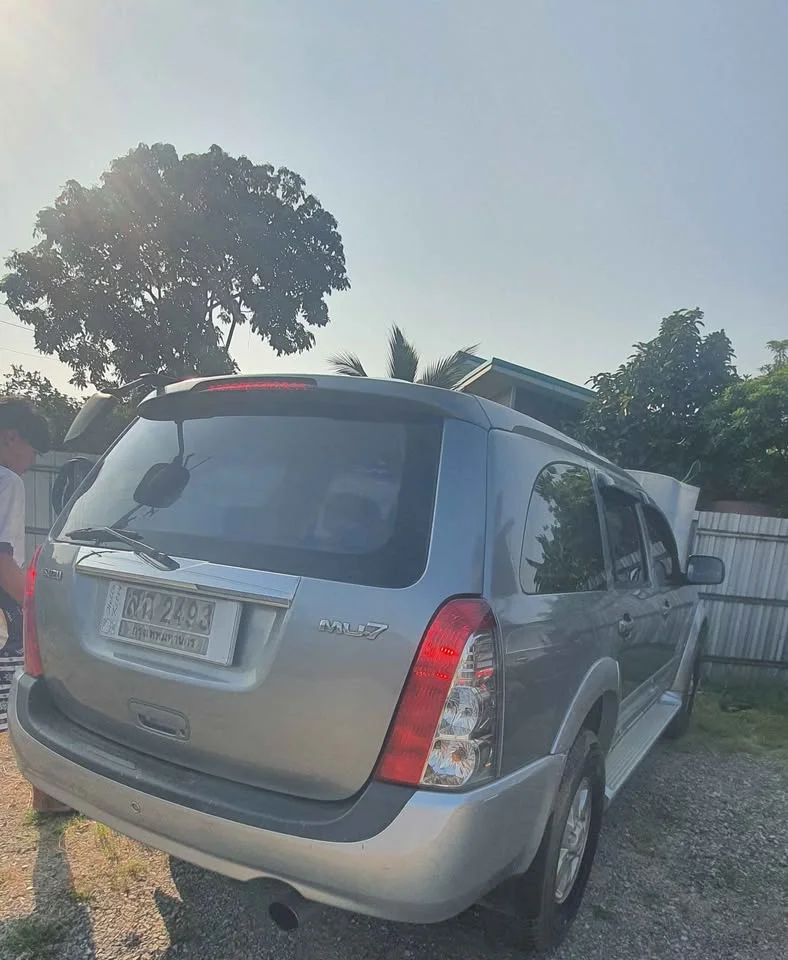 2005 Isuzu MU-7 2