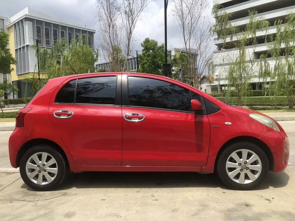 2012 Toyota Yaris II 2