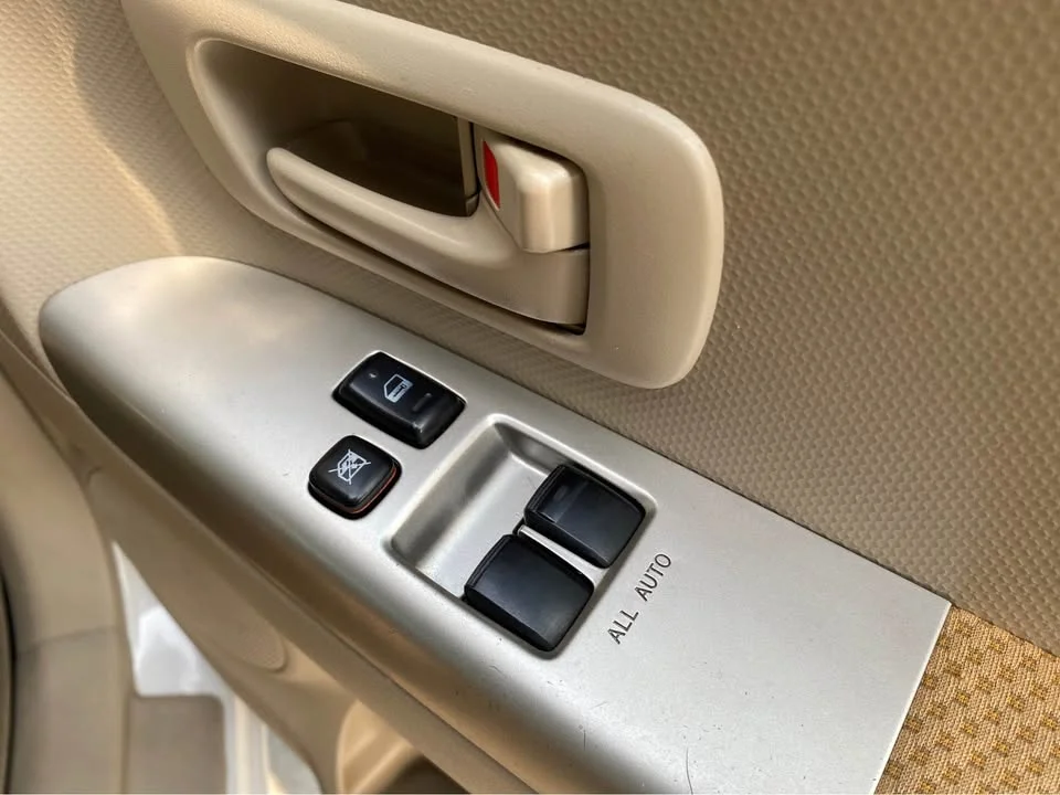 2013 Toyota Sienta I 2