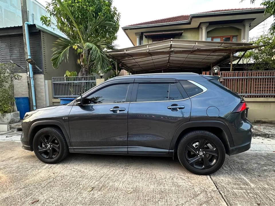 2024 Toyota Yaris Cross AC200 3