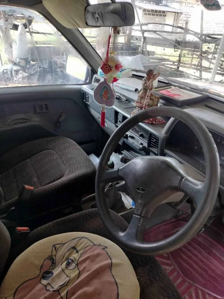 1996 Mitsubishi Triton II 2