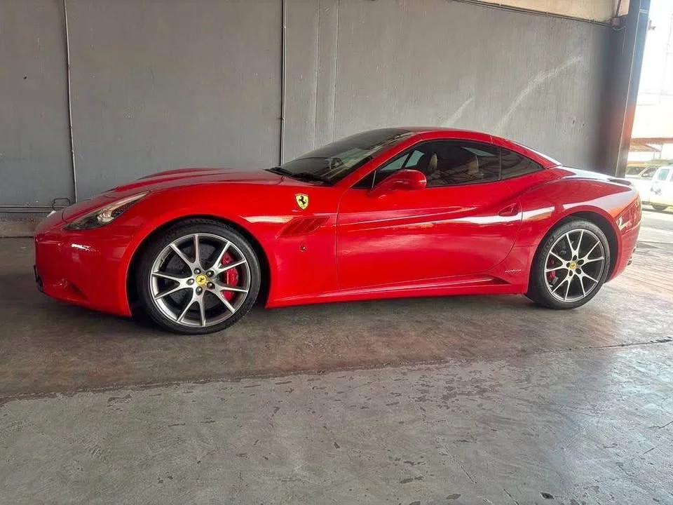 2010 Ferrari California 2