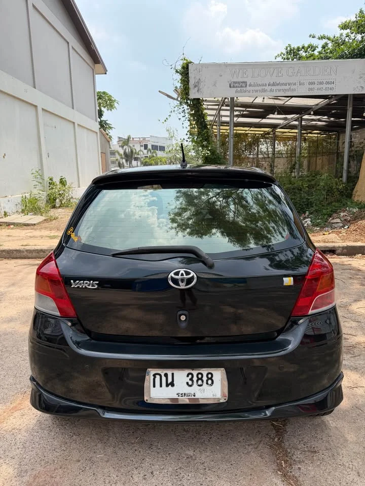 2010 Toyota Yaris II 2