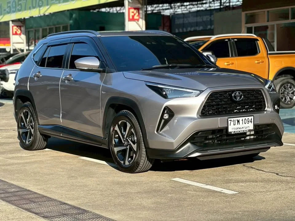 2025 Toyota Yaris Cross AC200 3