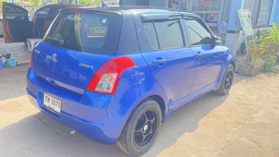 2011 Suzuki Swift I 3