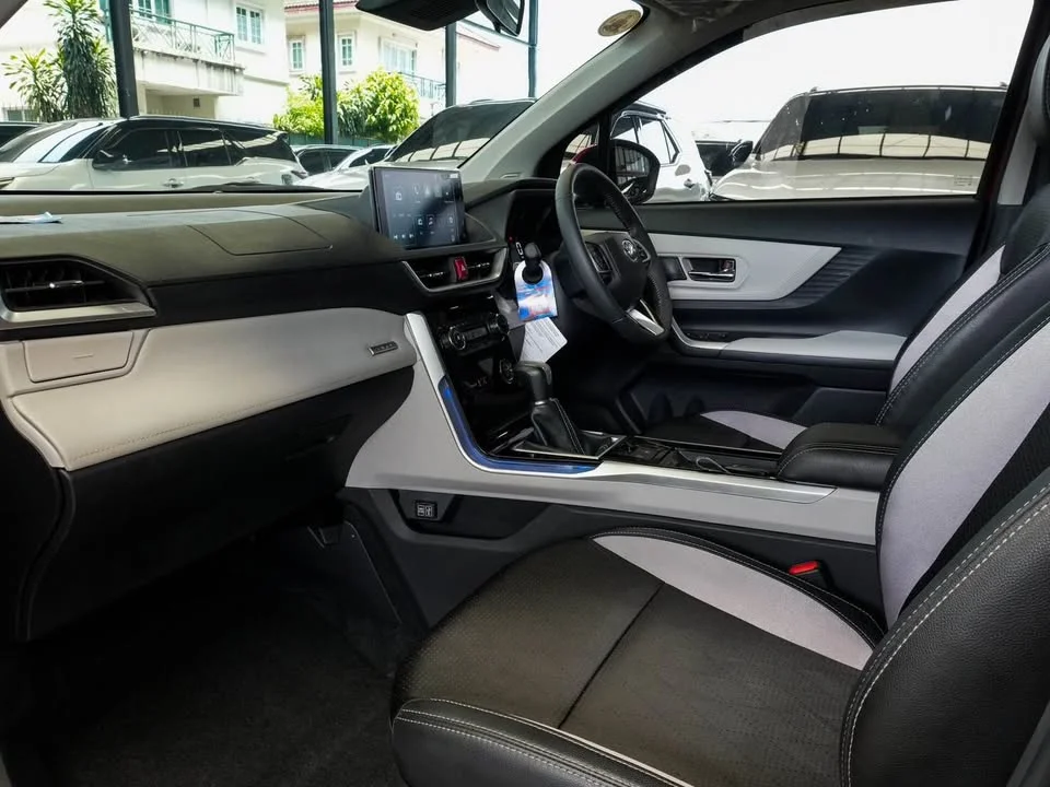 2023 Toyota Veloz III 2