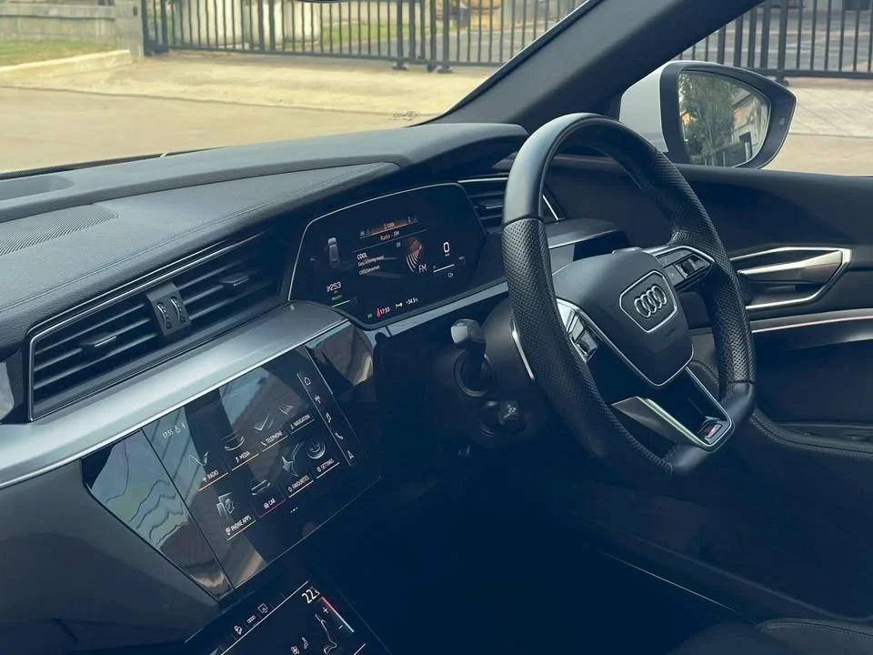 2021 Audi Q8 e-tron 3