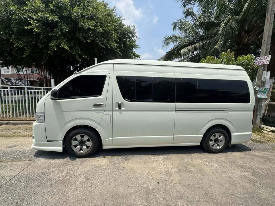 2012 Toyota Commuter V (H200) 2