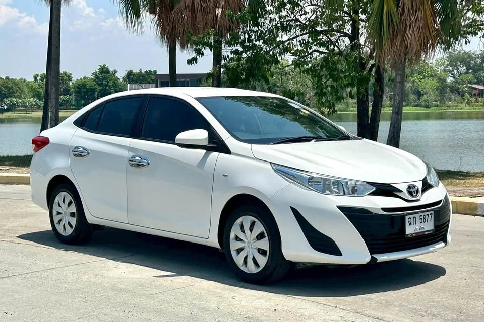 2017 Toyota Yaris ATIV III 3