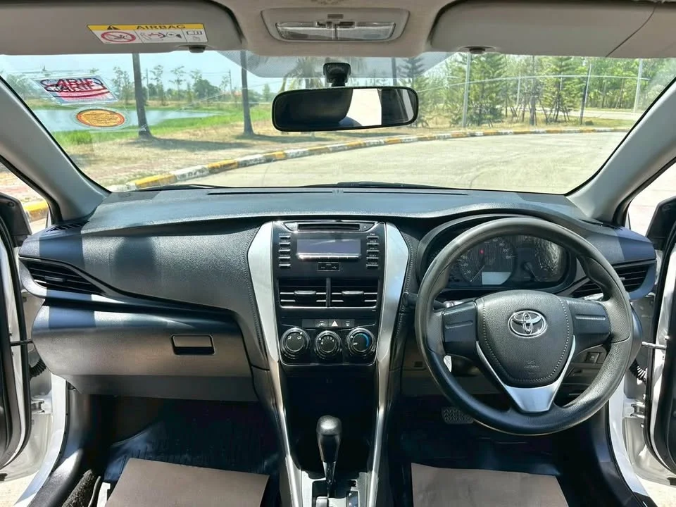 2017 Toyota Yaris ATIV III 2