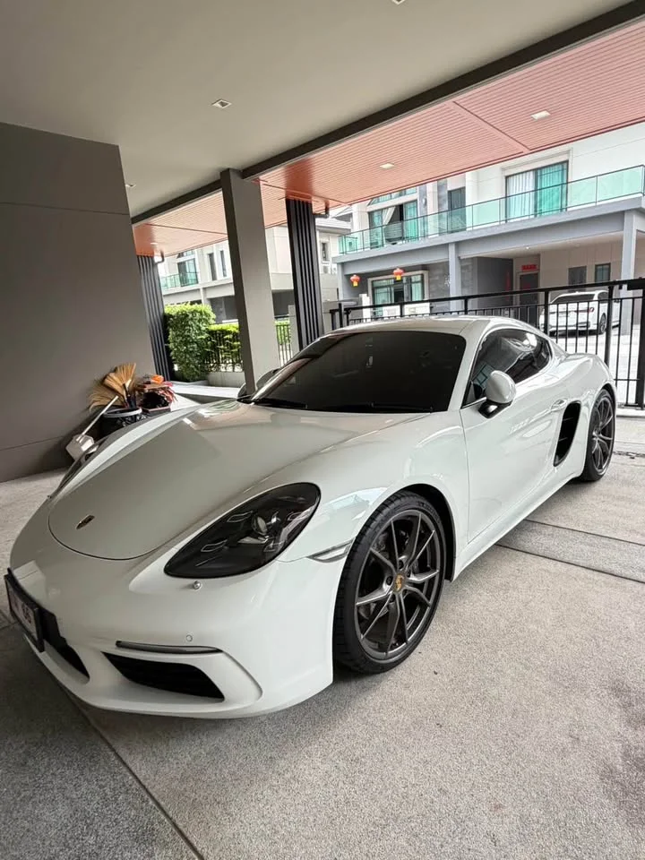 2018 Porsche 718 Boxster and Cayman IV 3