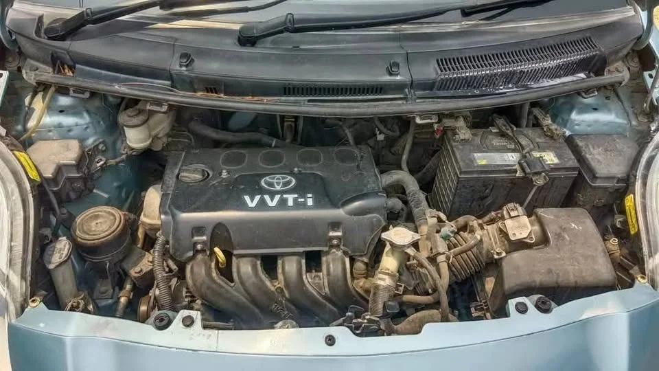 2005 Toyota Yaris II 2