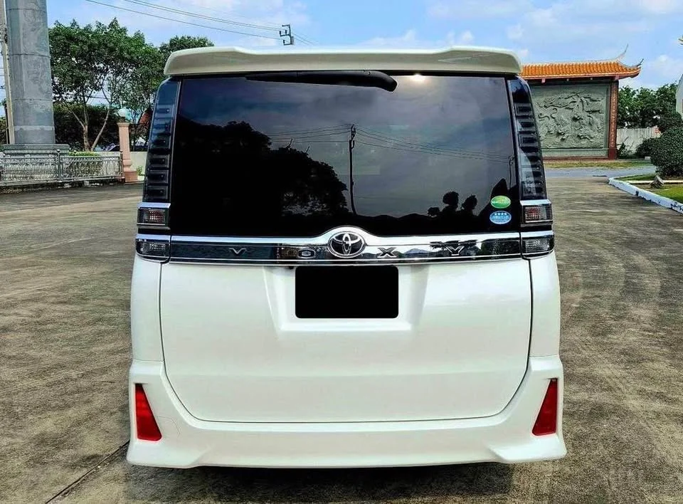 2019 Toyota Voxy III 3
