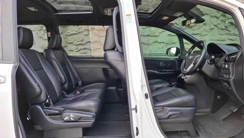 2019 Toyota Voxy III 2