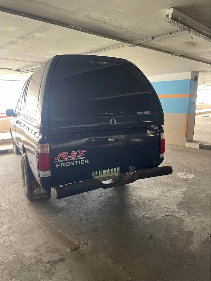 2004 Nissan Frontier I 2