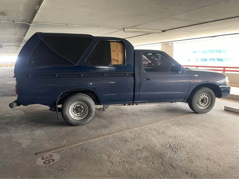 2004 Nissan Frontier I 3