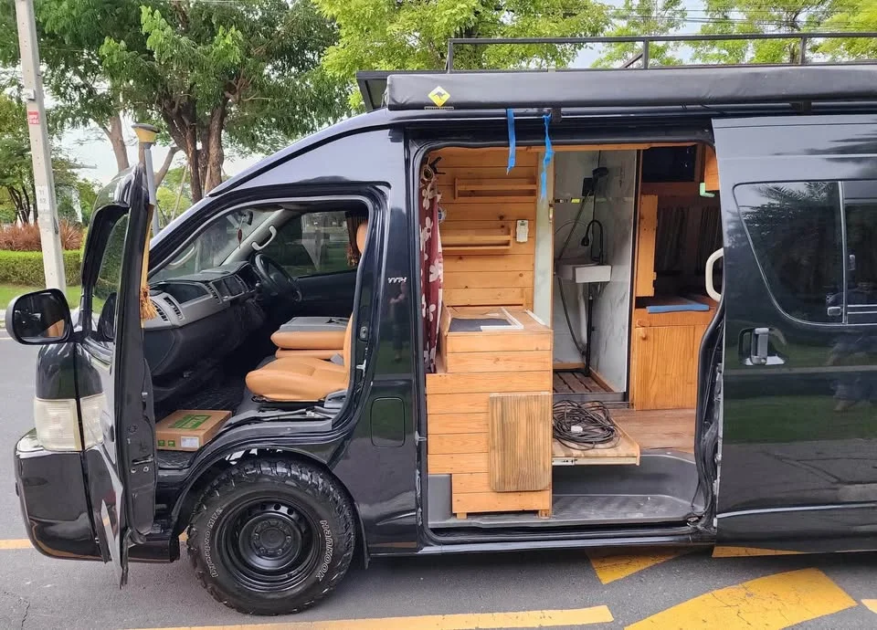 2010 Toyota Commuter V (H200) 2