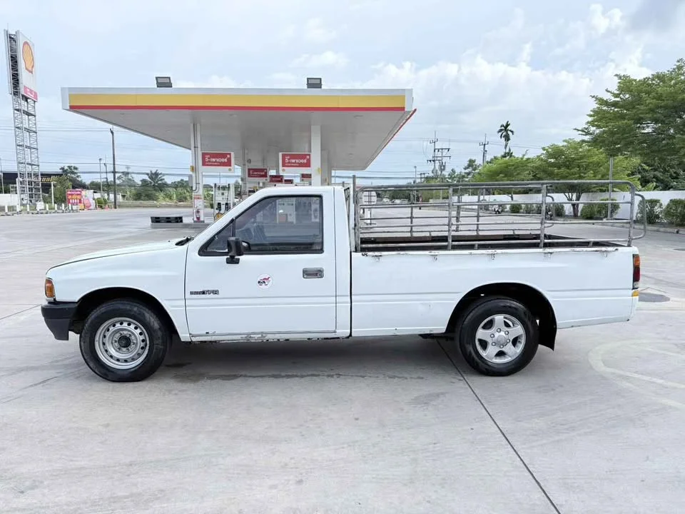 1990 Isuzu TFR III 2