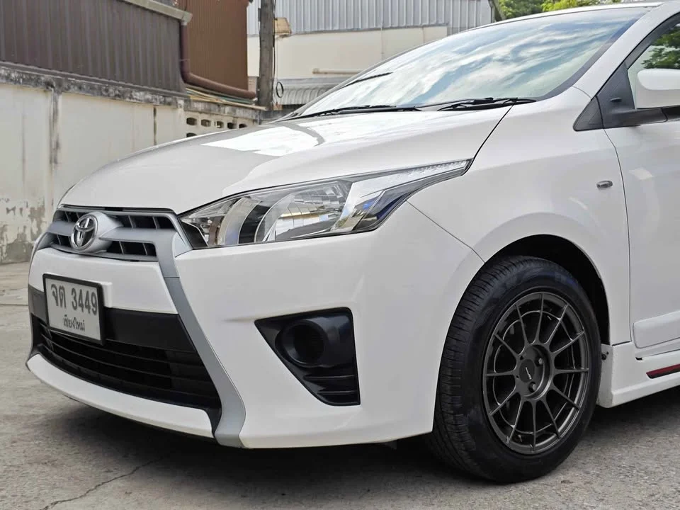 2015 Toyota Yaris III 2