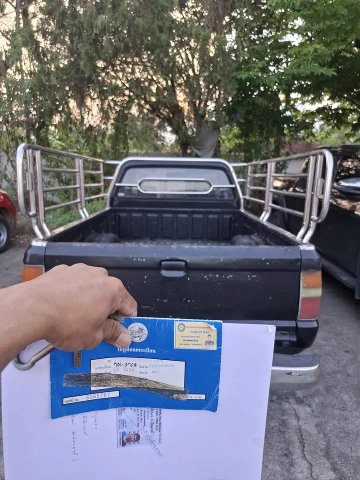 1988 Mitsubishi Triton II 2