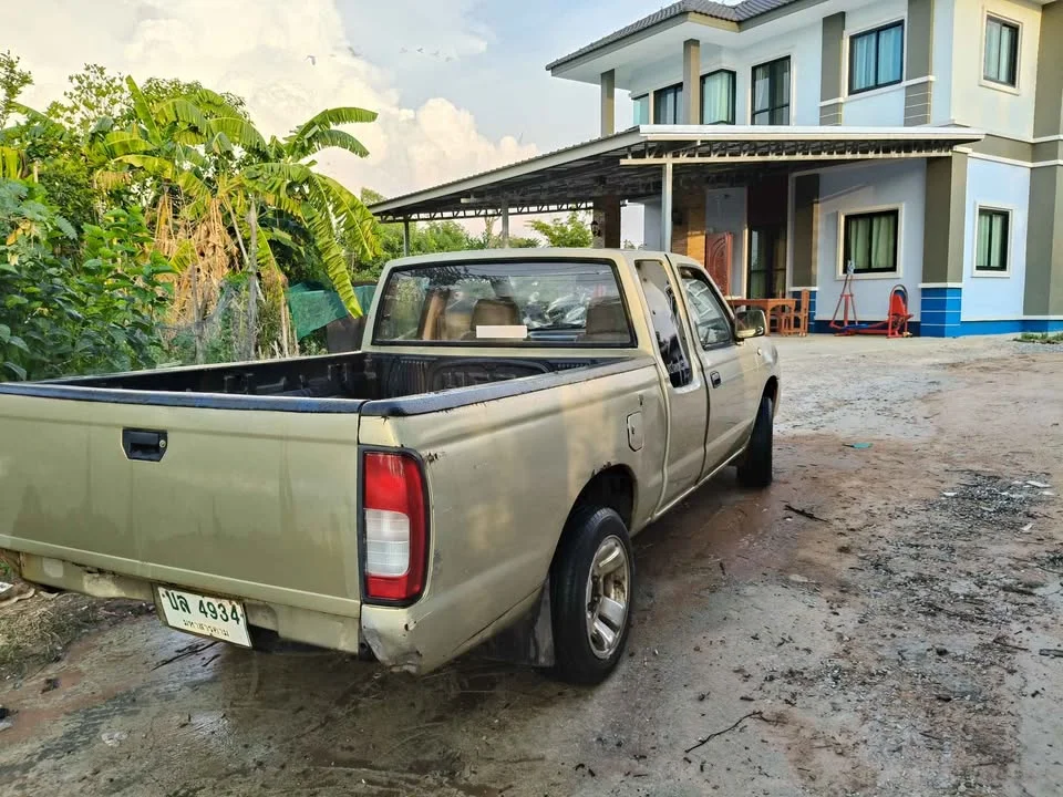 2002 Nissan Frontier I 2