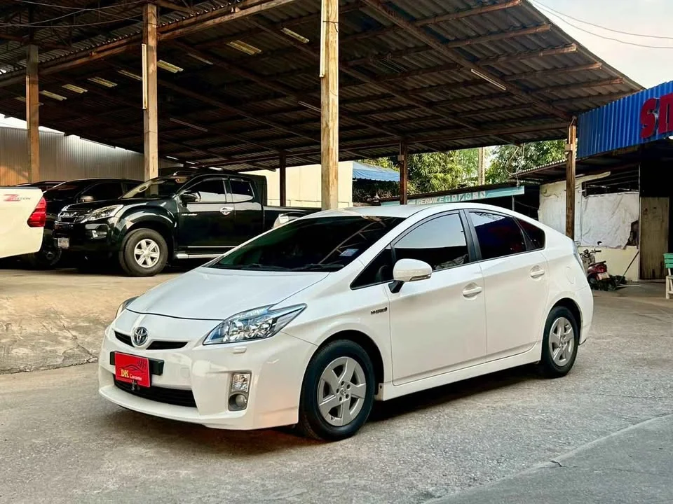 2011 Toyota Prius III 2