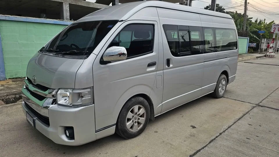 2011 Toyota Commuter V (H200) 3