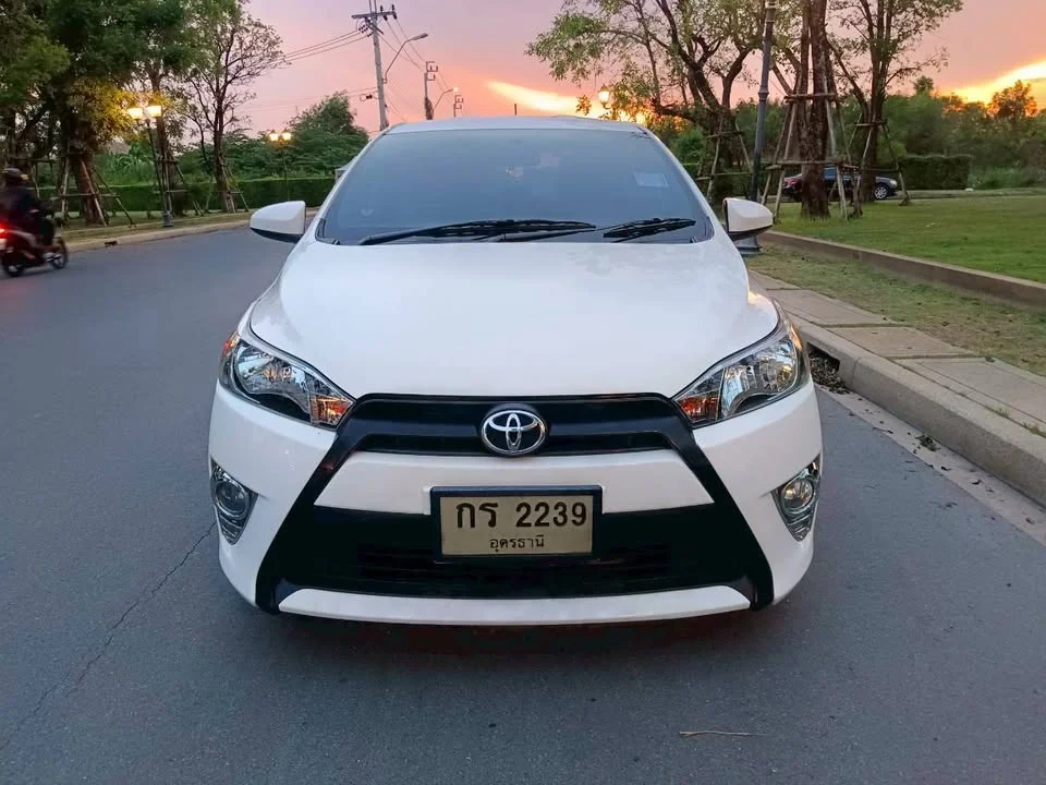 2015 Toyota Yaris III 2