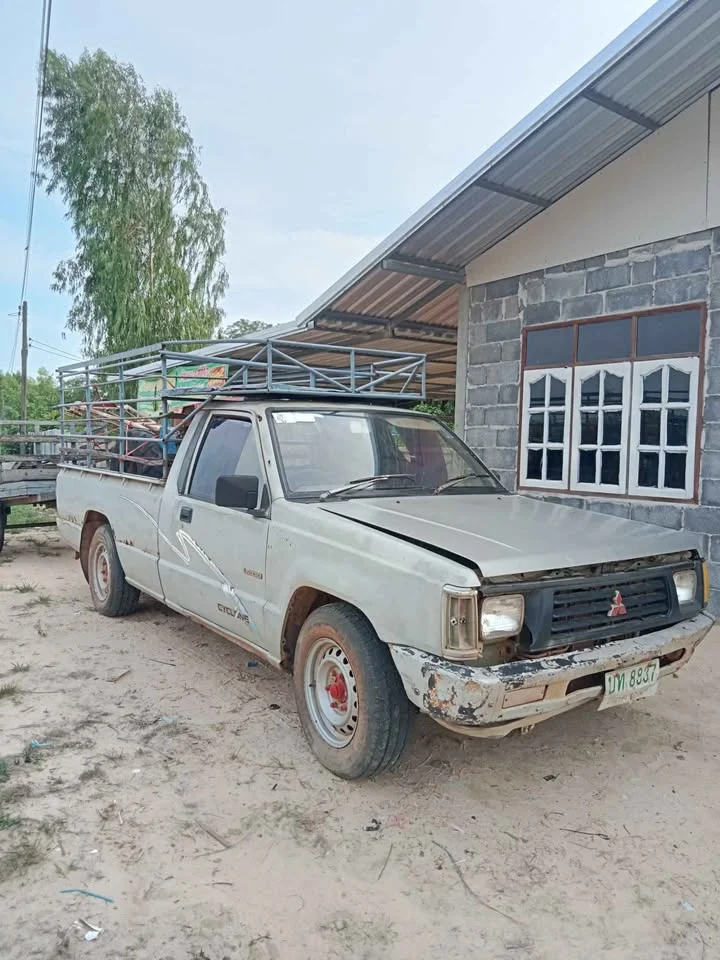 2015 Mitsubishi Triton II 2