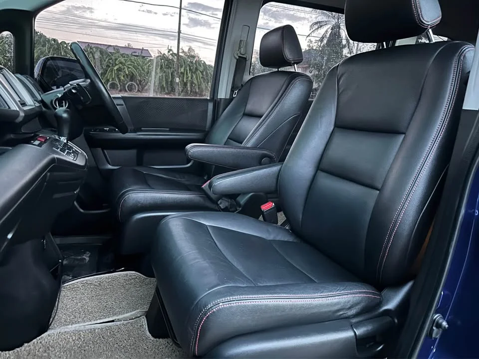 2012 Honda Stepwgn IV 2