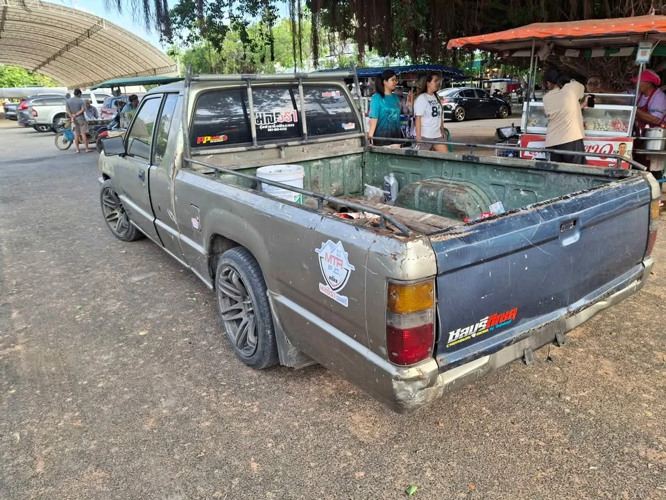 Mitsubishi Triton II 3