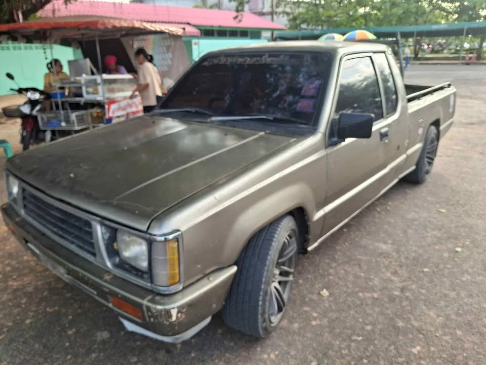 Mitsubishi Triton II 2