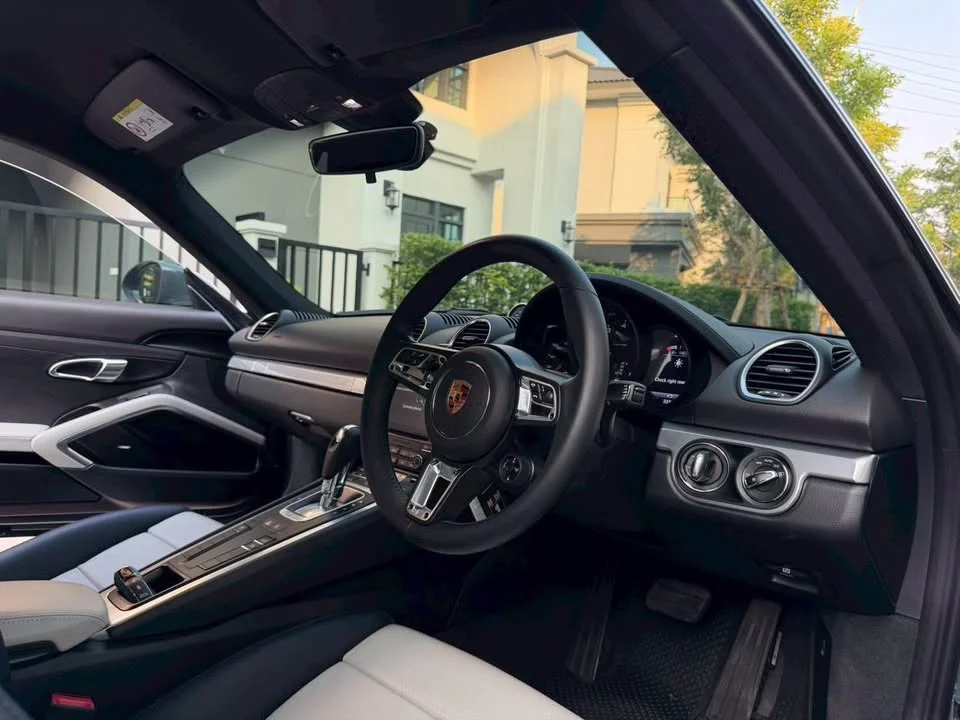 2017 Porsche 718 Boxster and Cayman IV 3